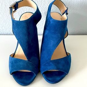 Nine West Shape Up Blue 4 inch heel Size 6M